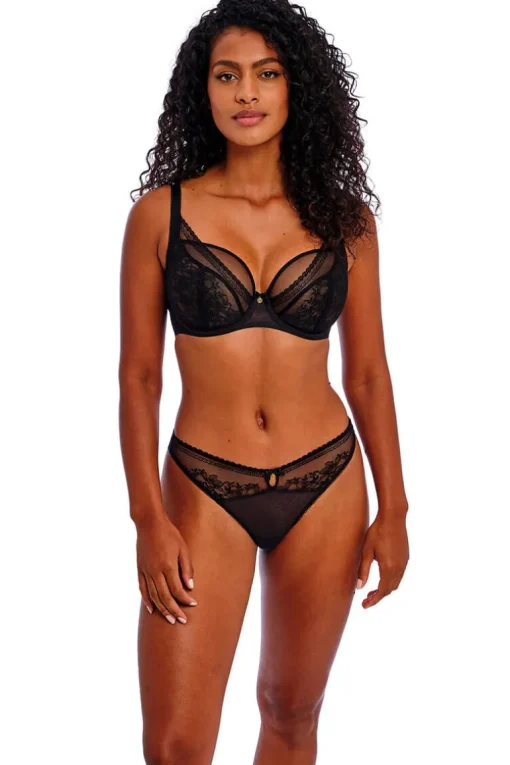 Brazilian Freya Sydnie Black